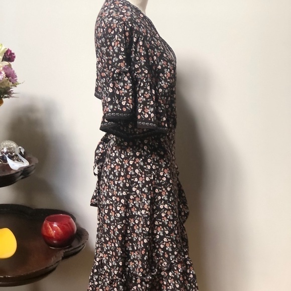 𝅺MAX Studio‎ black Floral ruffled wrap mini dress size small - Picture 5 of 11